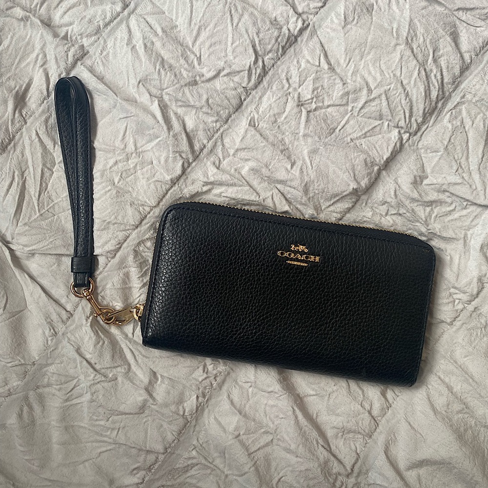 NWT COACH Long Zip Around Wallet / Wristlet 🖤